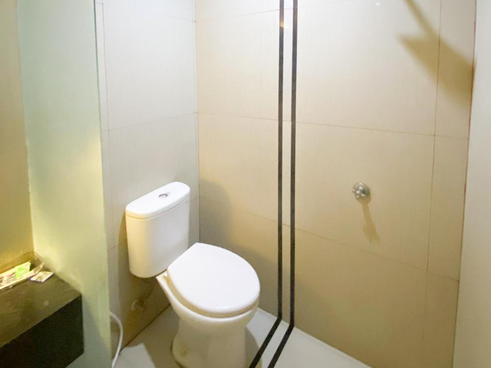 Reddoorz Near Pantai Idola Banyutowo Hotel D'Llala Pati Exterior foto